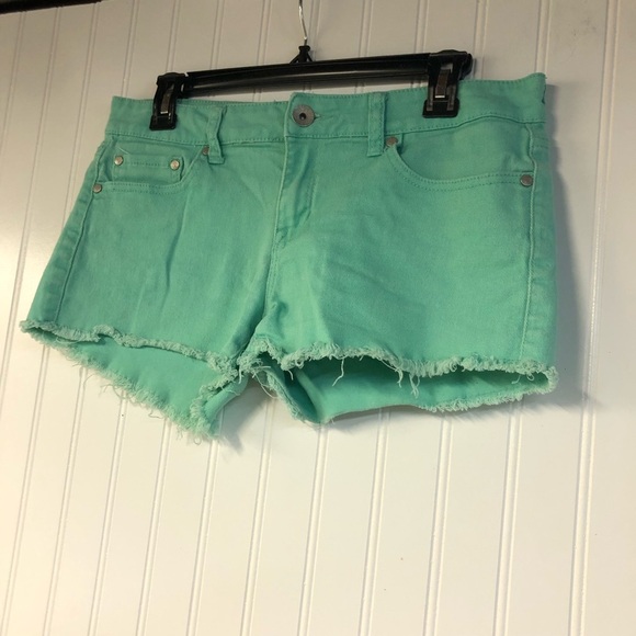 Refuge Mint Green Women's Shorts Distressed Size 10 2” Inseam - Picture 2 of 4